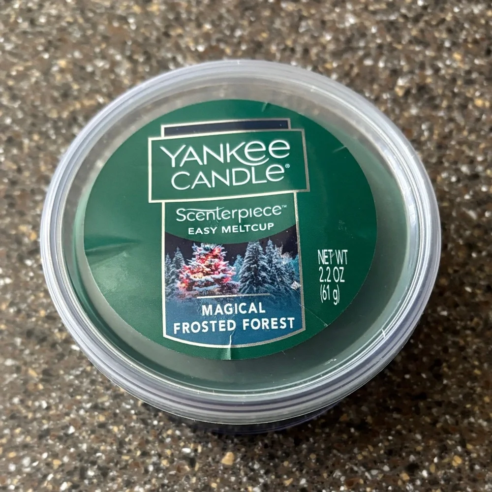 Yankee Candle Scenterpiece MeltCup in Green Magical Frosted Forest